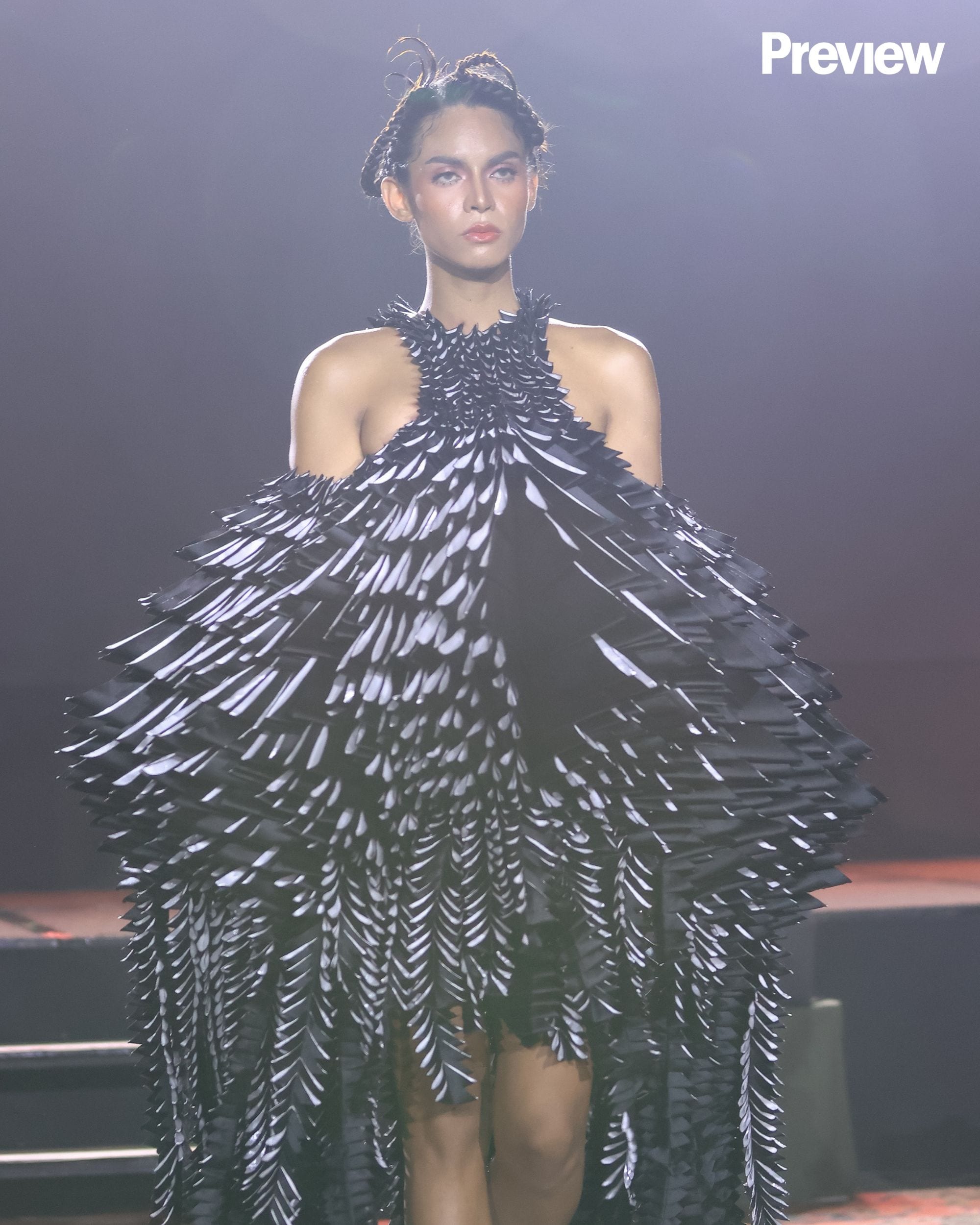 Tracey Dela Cruz in Axel Que.